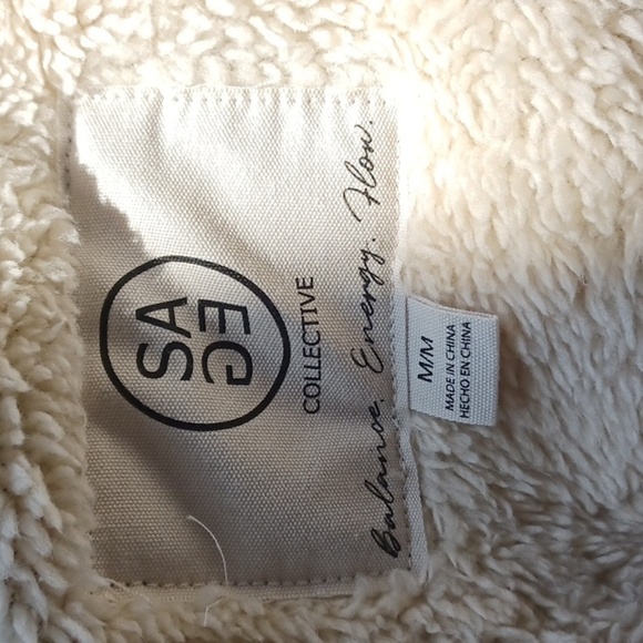 Sage Red/gray/white/blue Plaid Plush Shirt Jacket / Shacket, M, 22" PTP, 26" L - Picture 7 of 8